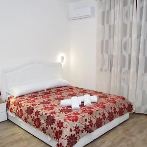 casa-aisha-train-station.hotelslidodijesolo.com/